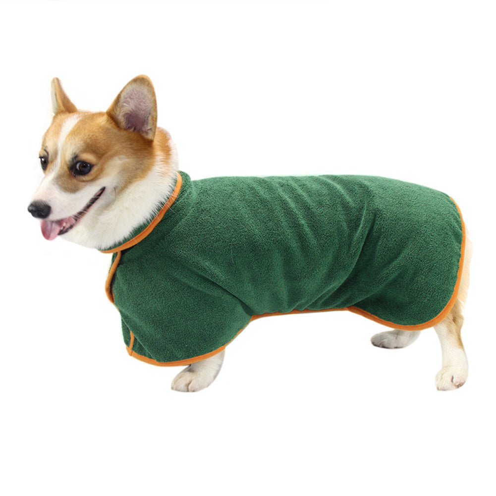 en hund har på sig en grön Hundbadrock i mikrofiber